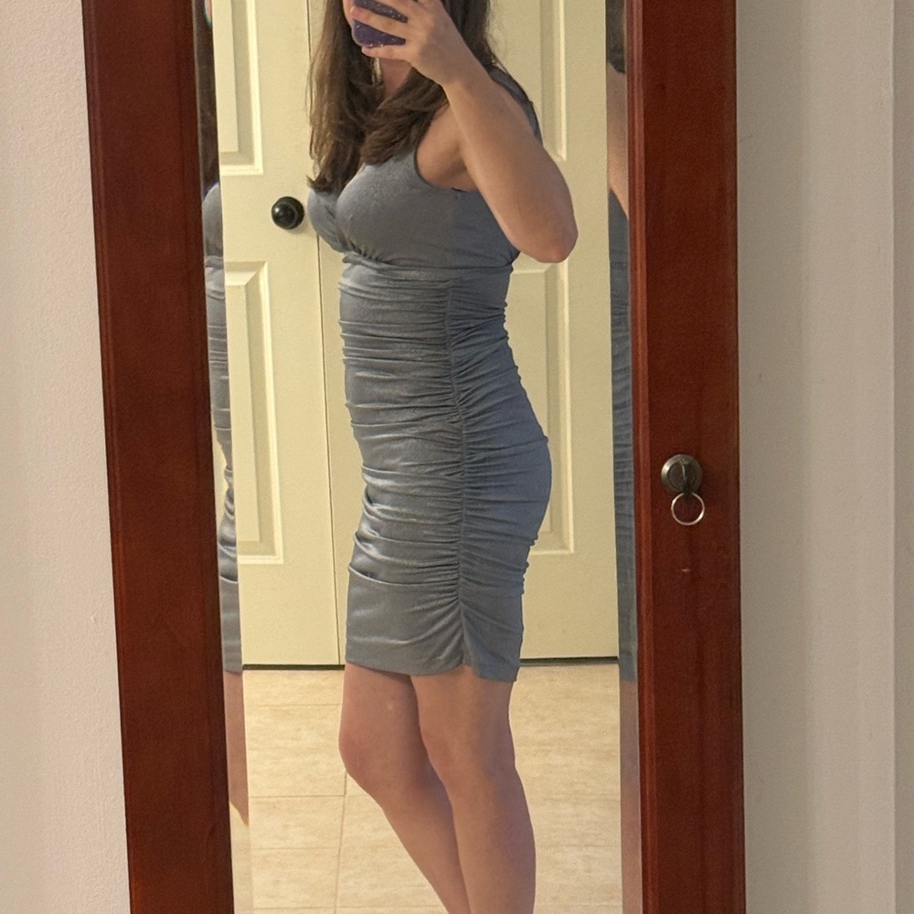 Guess Brand - Size 0 - Elegant Silver Metallic Ruched Dress Party Clubbing - Picture 3 of 7
